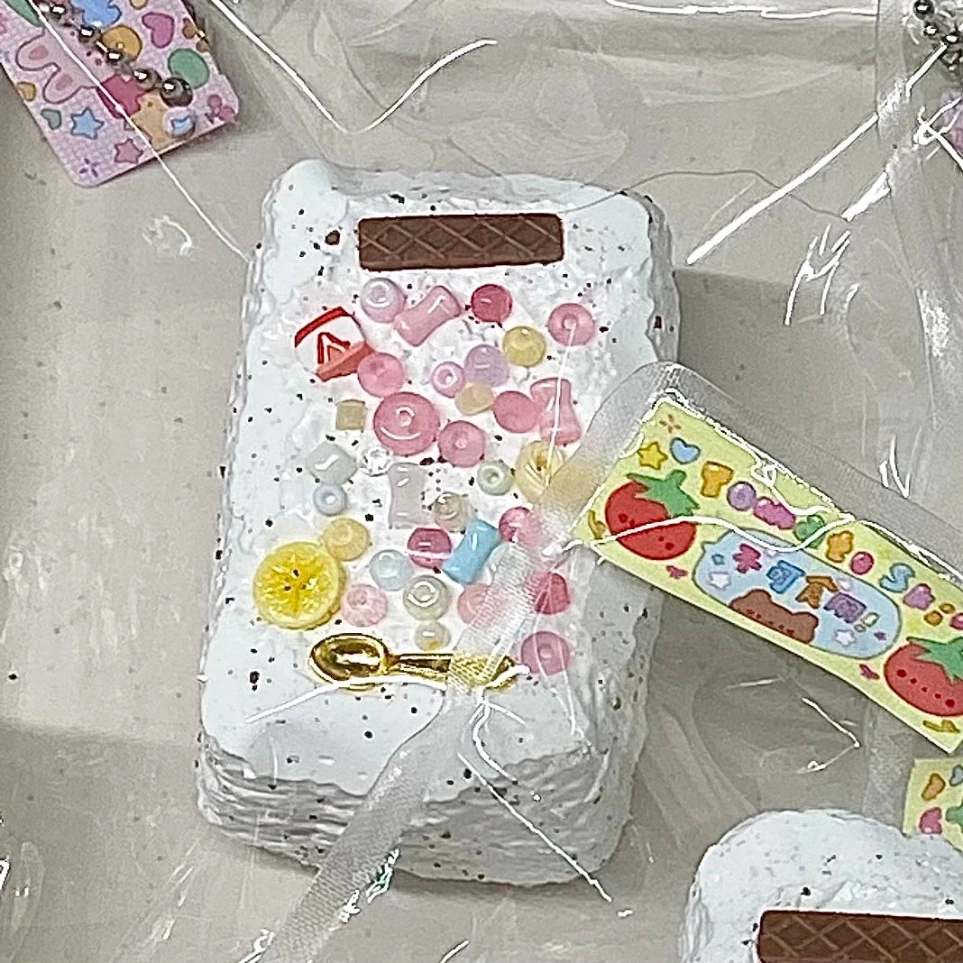 525080 Tomato Pipi Mini Milk Brick (Oven-Baked Sticky Clay Texture Series) / 番茄皮皮 白胚彩钻微缩奶砖(烤箱版黏糊泥触感系列)