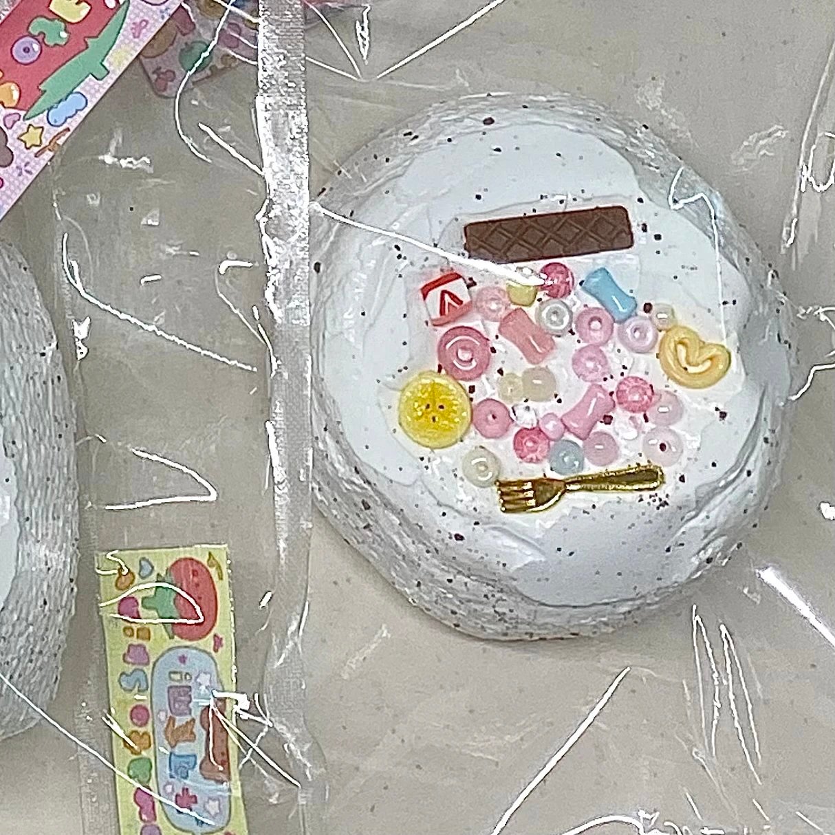 525085 Tomato Pipi Mini Pudding (Oven-Baked Sticky Clay Texture Series) / 番茄皮皮 白胚彩钻微缩布丁(烤箱版黏糊泥触感系列)