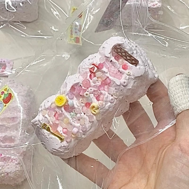 525092 Tomato Pipi Strawberry Cream Bar (Oven-Baked Sticky Clay Texture Series) / 番茄皮皮 草莓奶油条(烤箱版黏糊泥触感系列)