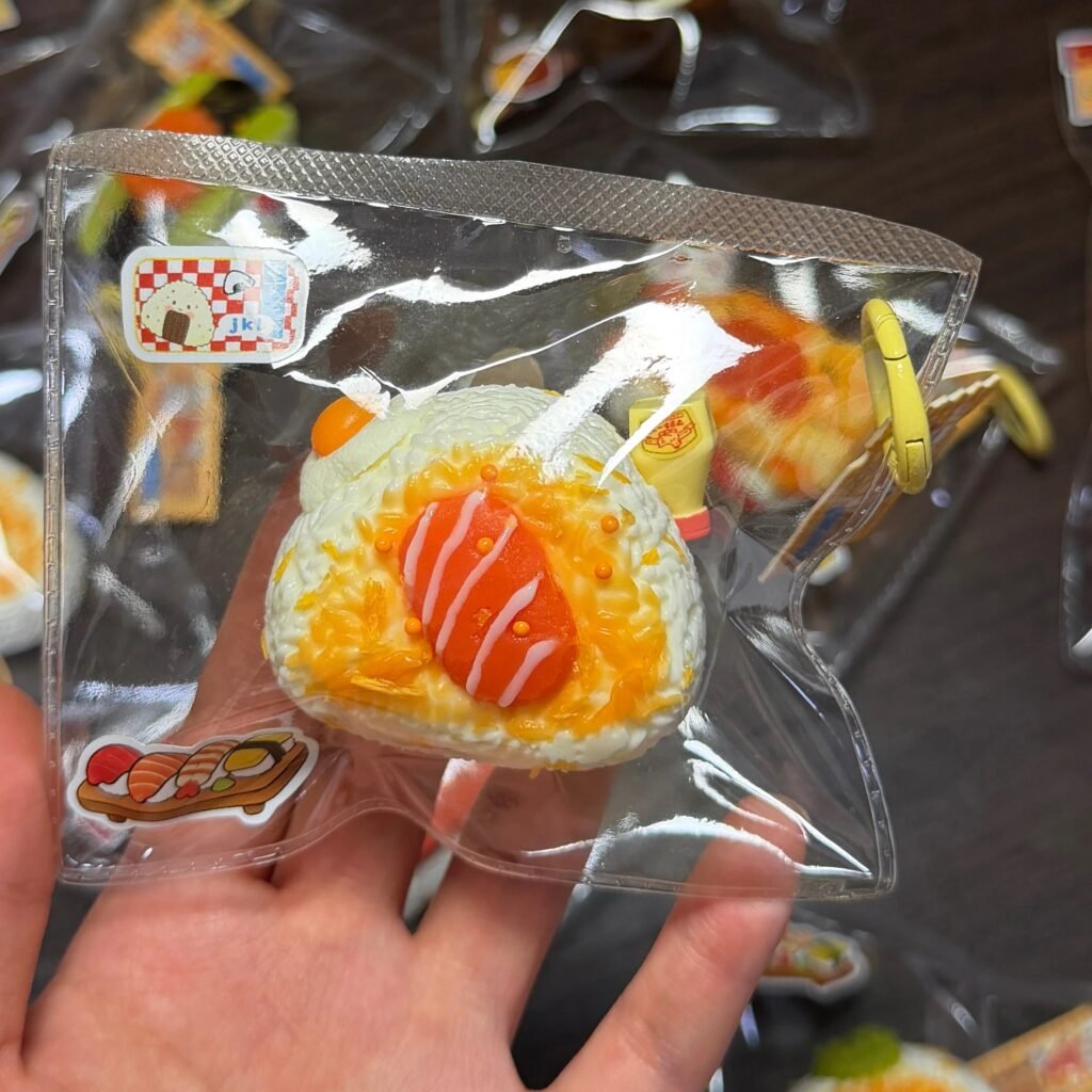 141091 Toovo Cute Mini Triangle Salmon Rice Ball / Toovo cute 捏捏 迷你三角三文鱼饭团