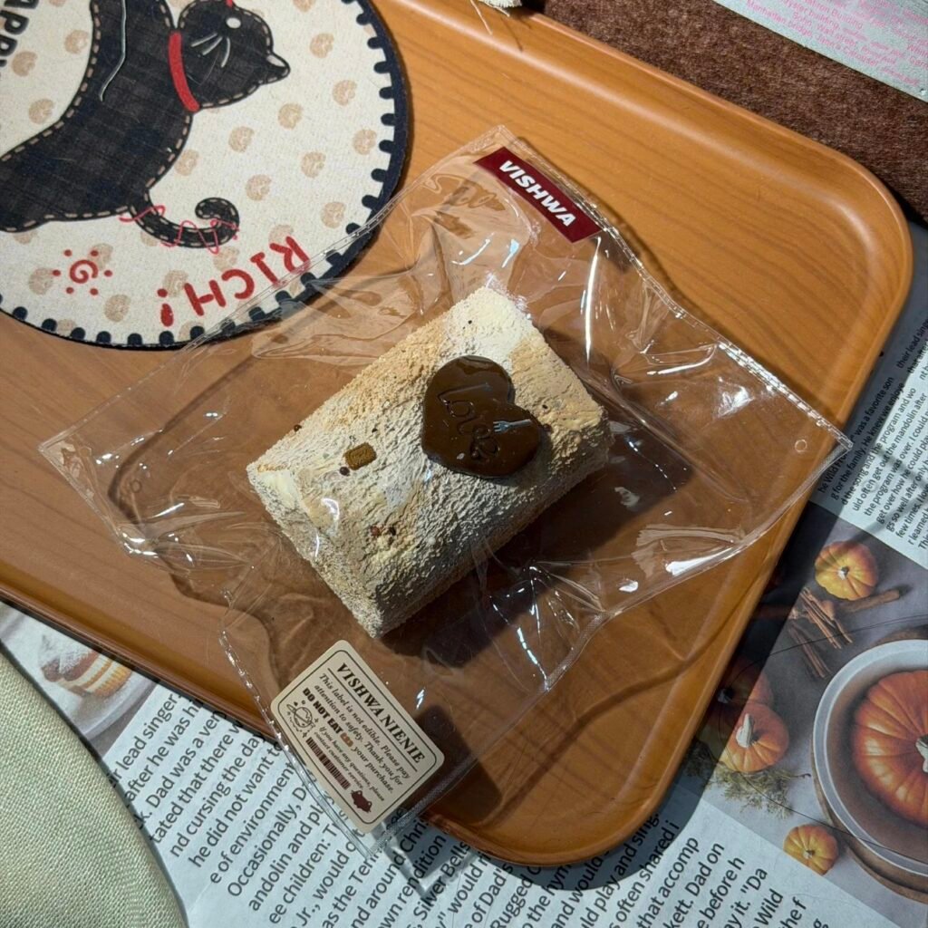519006 VISHWA Oat Cocoa Heart Marshmallow (Mochi Clay Texture Series) / VISHWA无限宇宙捏捏 燕麦可可爱心棉花糖（糍粑泥触感系列）