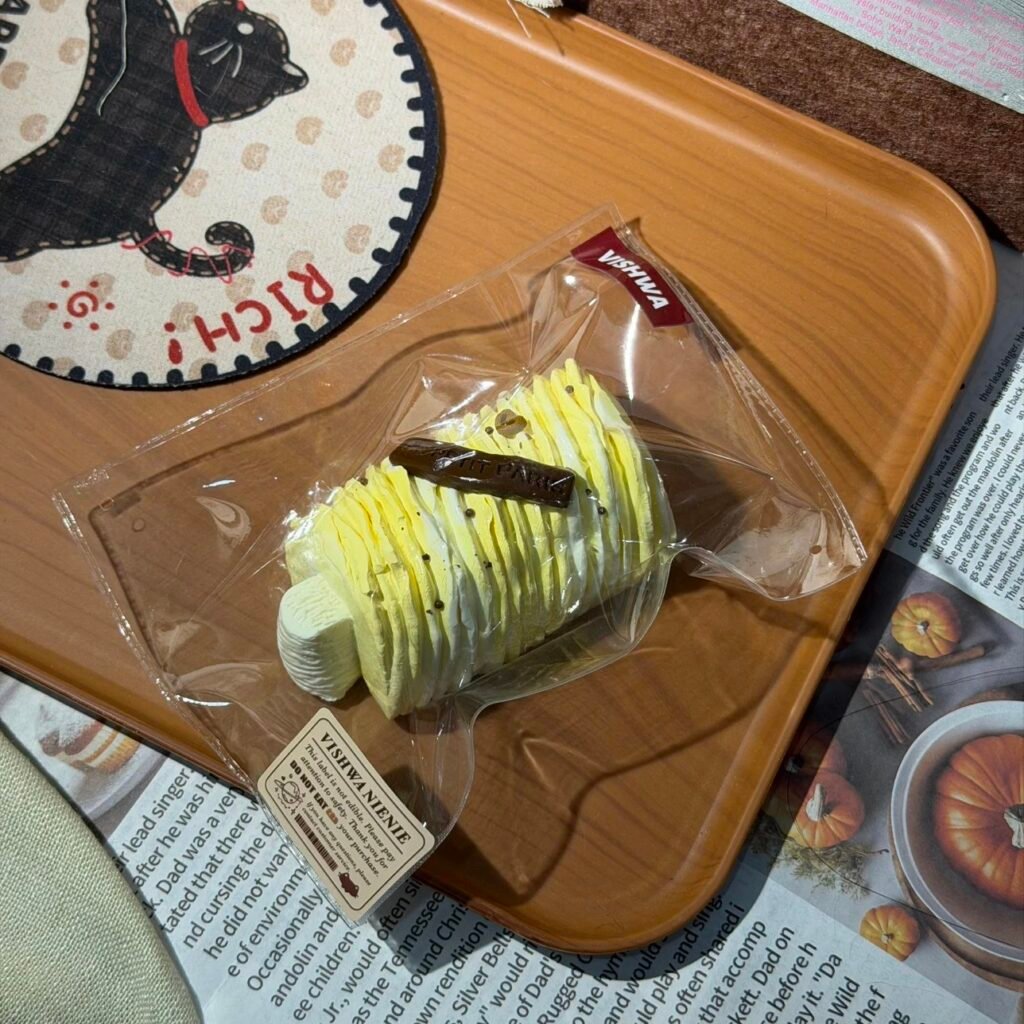 519008 VISHWA Banana Chocolate Ice Cream Bar (Mochi Clay Texture Series) / VISHWA无限宇宙捏捏 香蕉巧克力雪糕棒（糍粑泥触感系列）