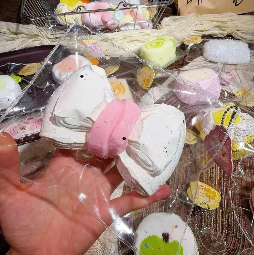 40041 Vocal Strawberry Bow (Baked Milk Clay Texture Series) / Vocal 草莓蝴蝶结（烤奶泥触感系列）