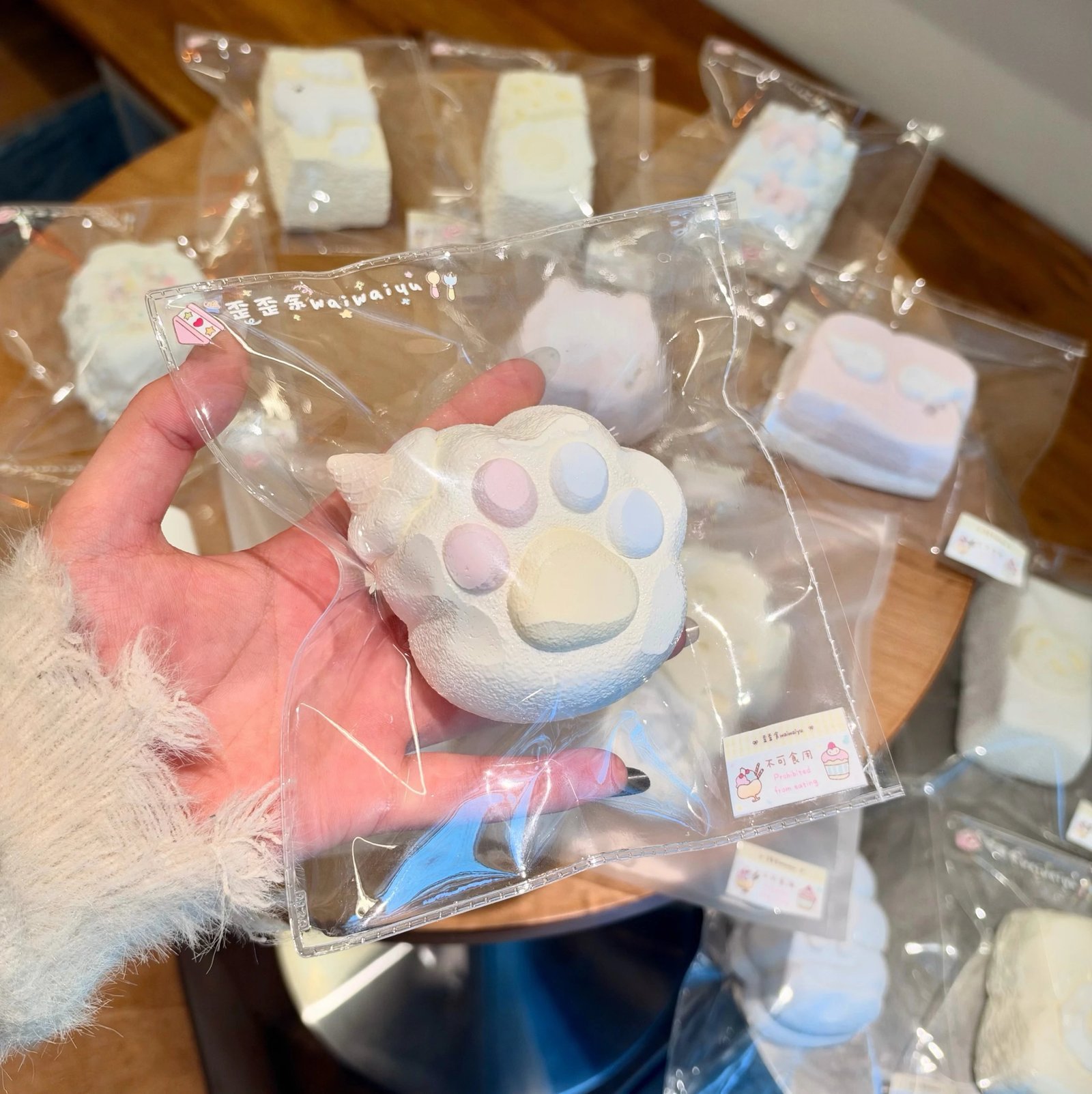 338009 Waiwaiyu Ice Cream Cone Cat Paw / 歪歪余 甜筒猫爪