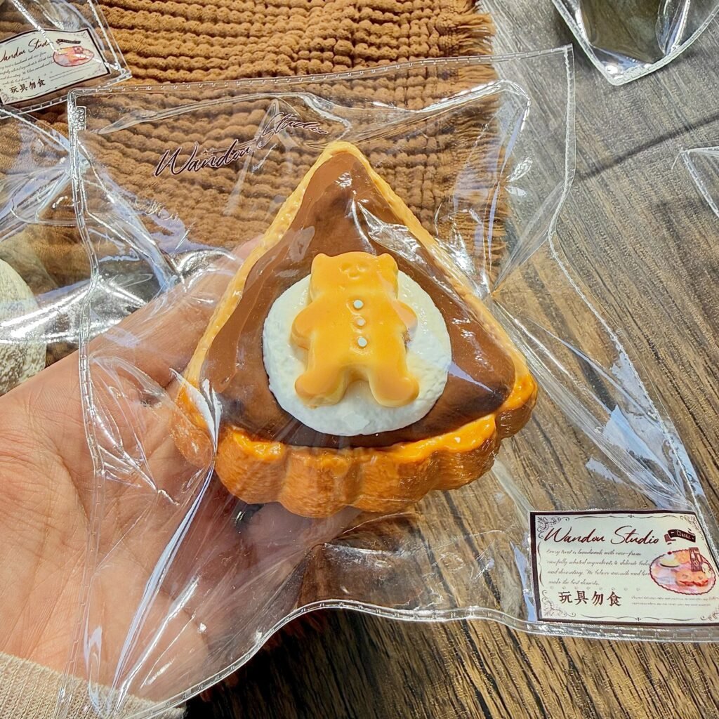 201030 Wandou Chocolate Bear Triangle Tart (Dry Cream Texture Series) / wandou捏捏 巧克力小熊三角挞（干奶油触感系列）