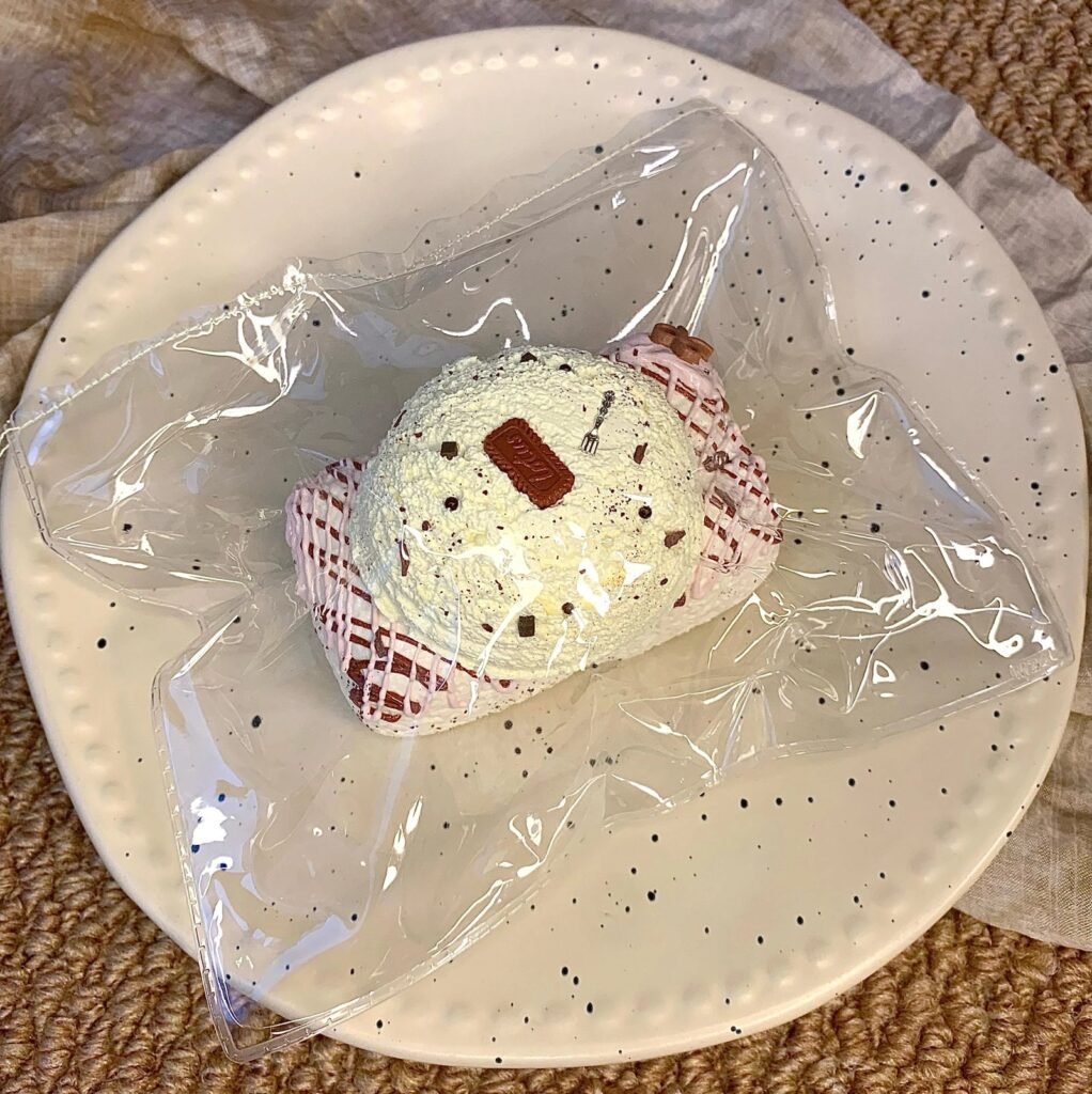 115002 Wobulijie Squishy Strawberry White Chocolate Ice Cream / 我不梨解捏捏 草莓白巧冰淇淋