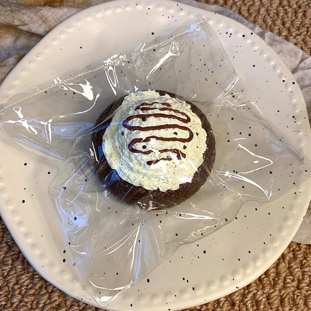 115003 Wobulijie Squishy Chocolate Ice Cream Cake / 我不梨解捏捏 巧巧冰淇淋蛋糕