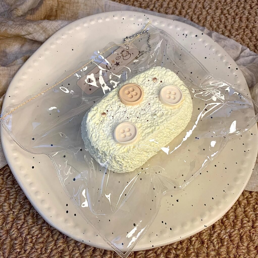 115004 Wobulijie Squishy Button Senbei / 我不梨解捏捏 纽扣仙贝