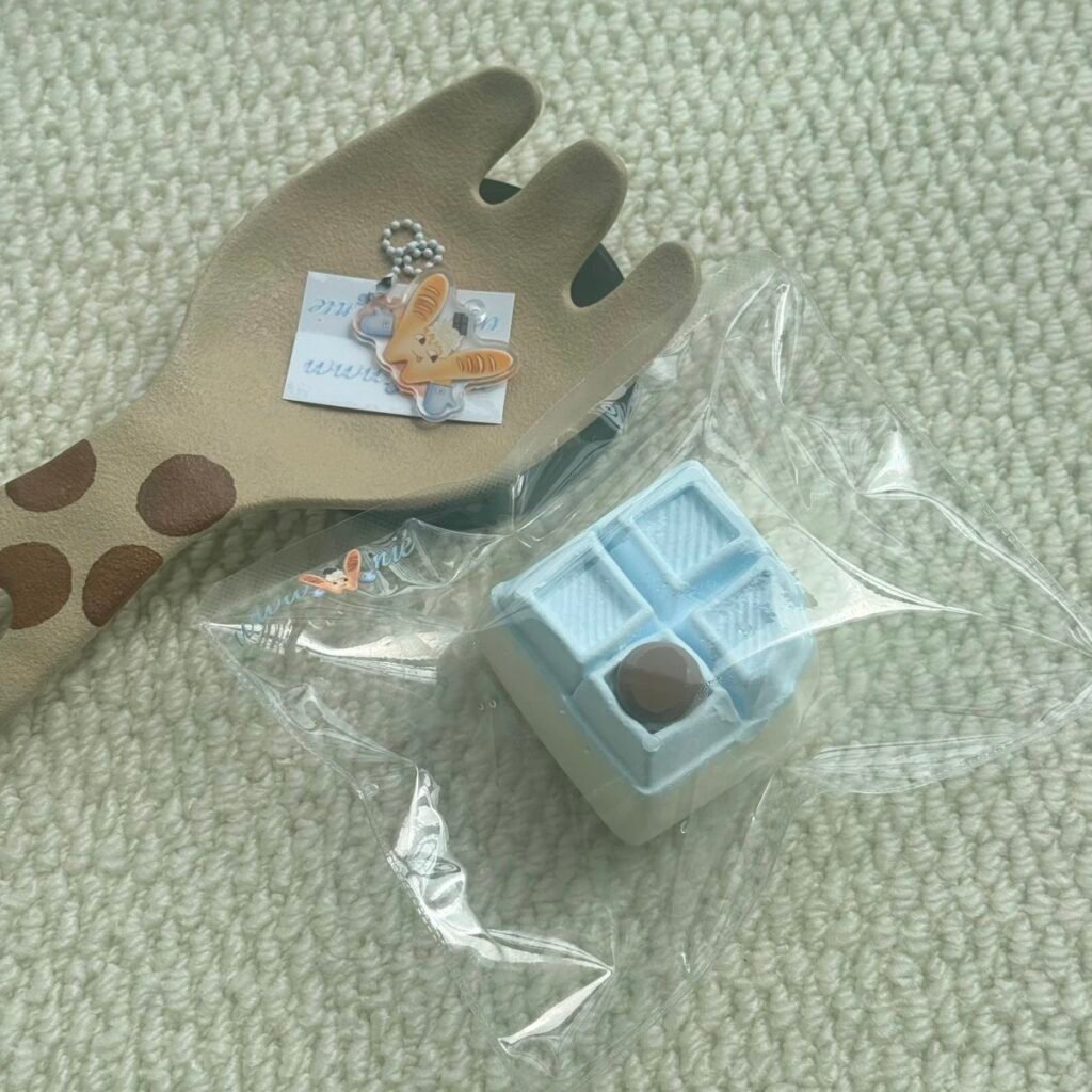 383007 W Nienie Sea Salt Chocolate Box (Thick Yogurt Texture Series) / 达不溜捏 海盐巧克力盒子（厚酸奶触感系列）
