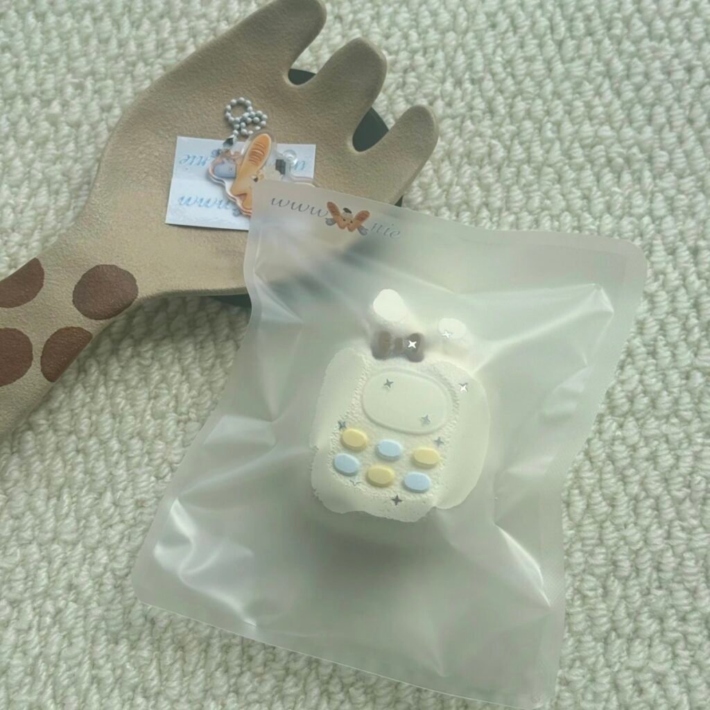 383010 W Nienie Bunny Phone (Thick Yogurt Texture Series) / 达不溜捏 兔兔Phone（厚酸奶触感系列）