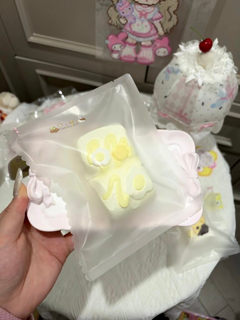 36045 Womei Zhao Le Nie Egg Duo Marshmallow (Soft Glutinous Rice Clay Texture Series) / 我莓招了捏 鸡蛋二连棉花糖（软糯米触感系列）