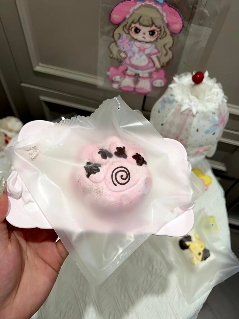 36047 Womei Zhao Le Nie Berry Cocoa Cat Paw (Soft Glutinous Rice Clay Texture Series) / 我莓招了捏 莓莓可可猫爪（软糯米触感系列）