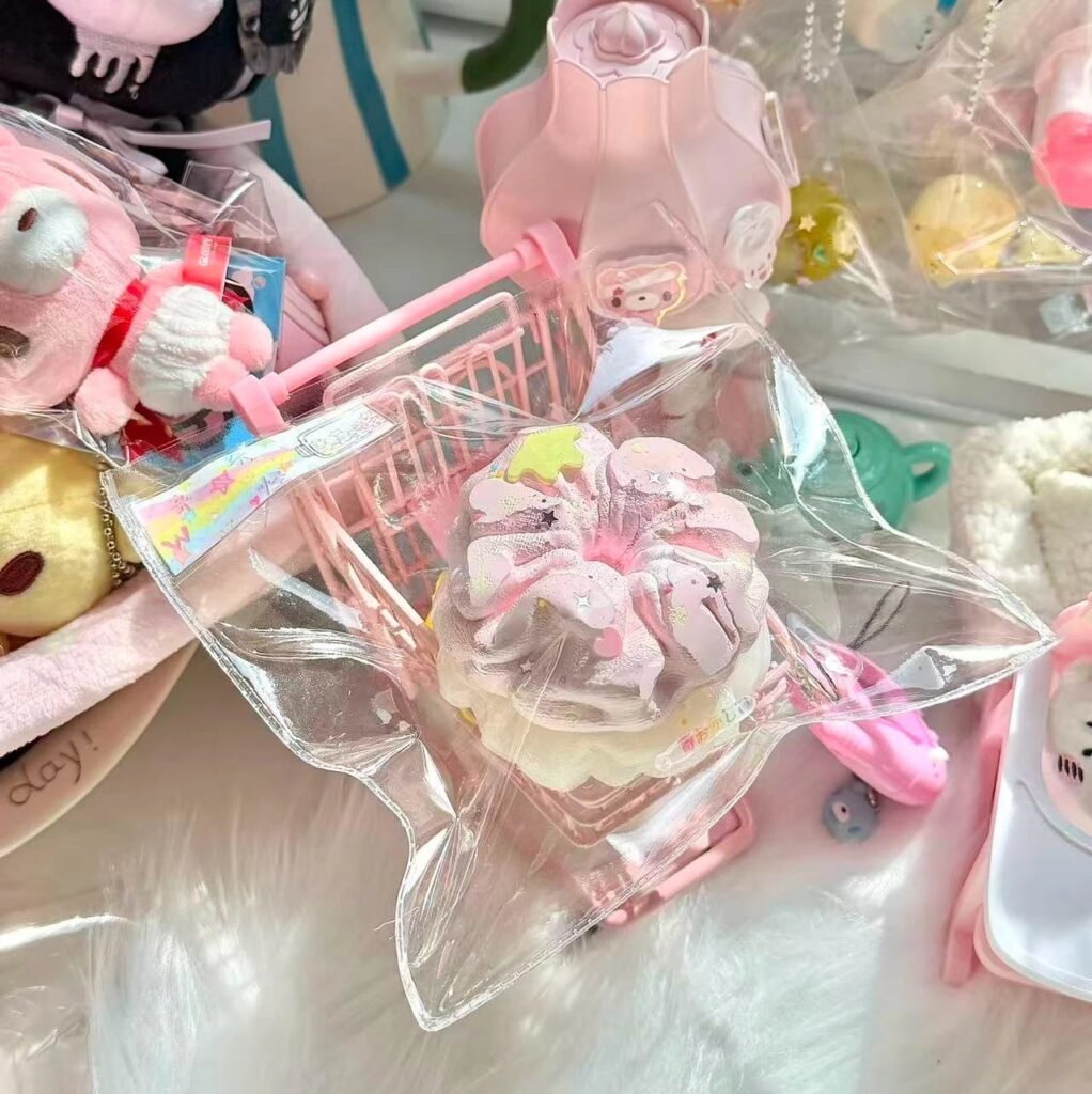 248059 W Qiqi Guaiguai Strawberry Scrunchie (Rich Cream Texture Series) / w奇奇怪怪 草莓发圈(醇厚奶油触感系列)