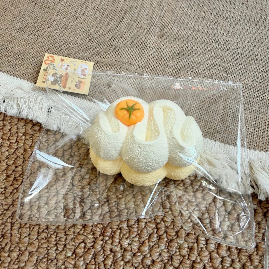 112033 Wuwu Studio Tomato Cream Bun (Rich Cream Texture Series) / 五五studio 番茄奶油包（醇奶油触感系列）