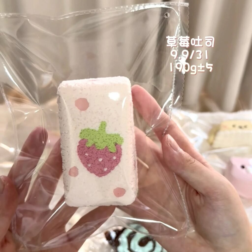 277016 Xiao Cookie Nie Strawberry Toast (Whipped Cream Texture Series) / 小曲奇捏 草莓吐司（绵奶油触感系列）