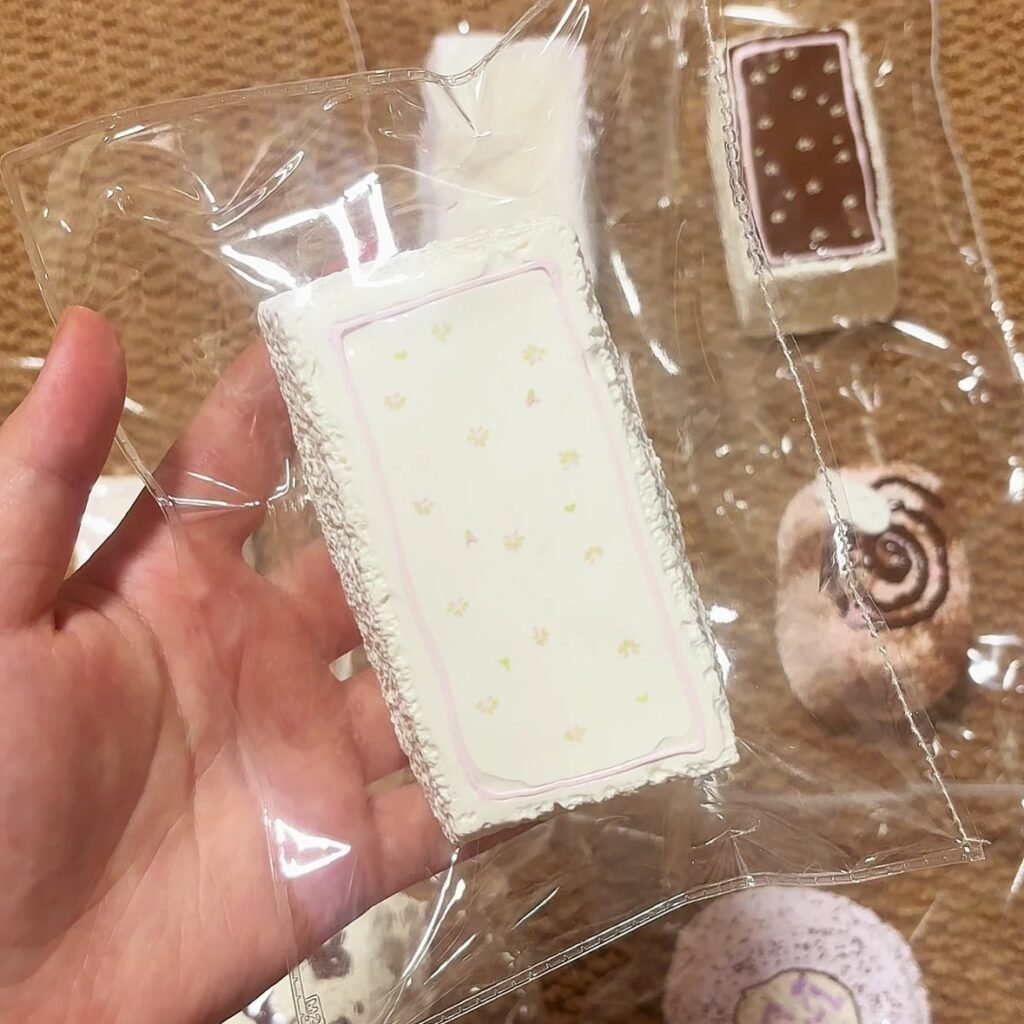 504000 Xiao He Cai Cai White Floral Long Toast / 小河菜菜 白碎花长吐司