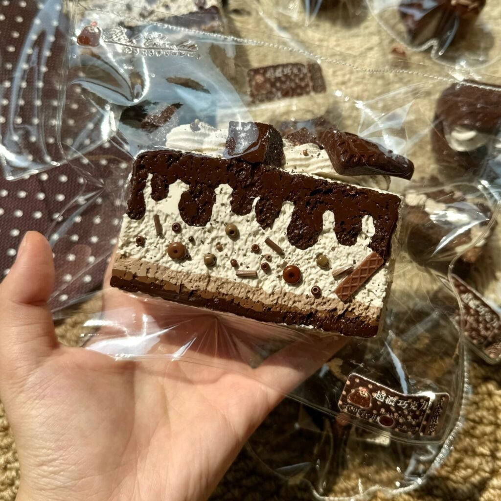 499000 Xiaohong Cocoa Cream Cake (Cream Cheese Clay Texture Series) / 小虹的捏捏小店 可可奶油蛋糕（干酪泥触感系列）
