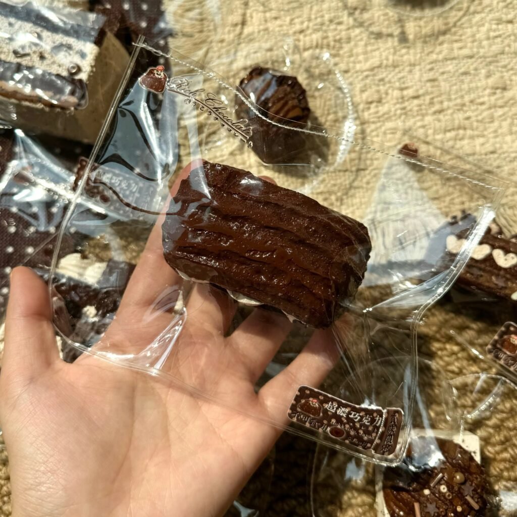499002 Xiaohong Chocolate Cream Puff (Cream Cheese Clay Texture Series) / 小虹的捏捏小店 巧克力奶油泡芙（干酪泥触感系列）