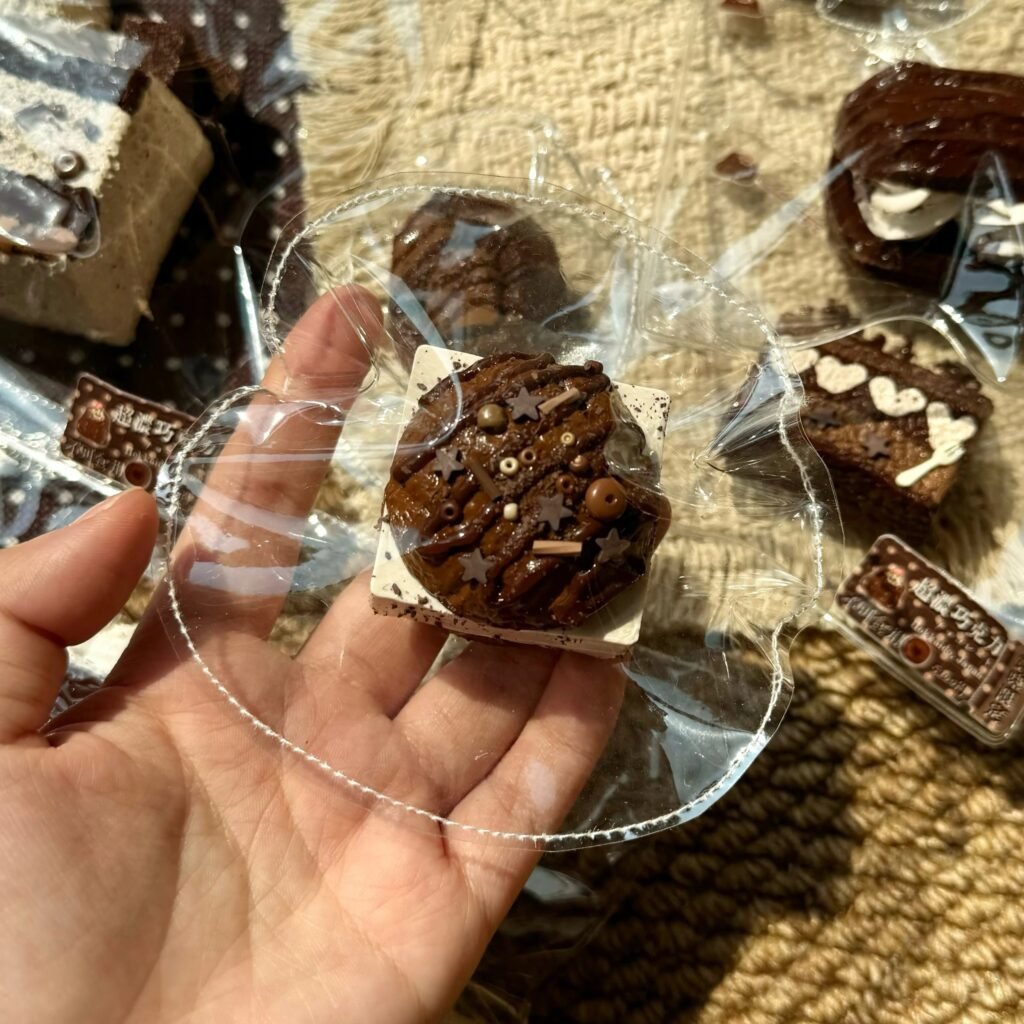 499005 Xiaohong Chocolate Pineapple Bun (Cream Cheese Clay Texture Series) / 小虹的捏捏小店 巧克力菠萝油（干酪泥触感系列）