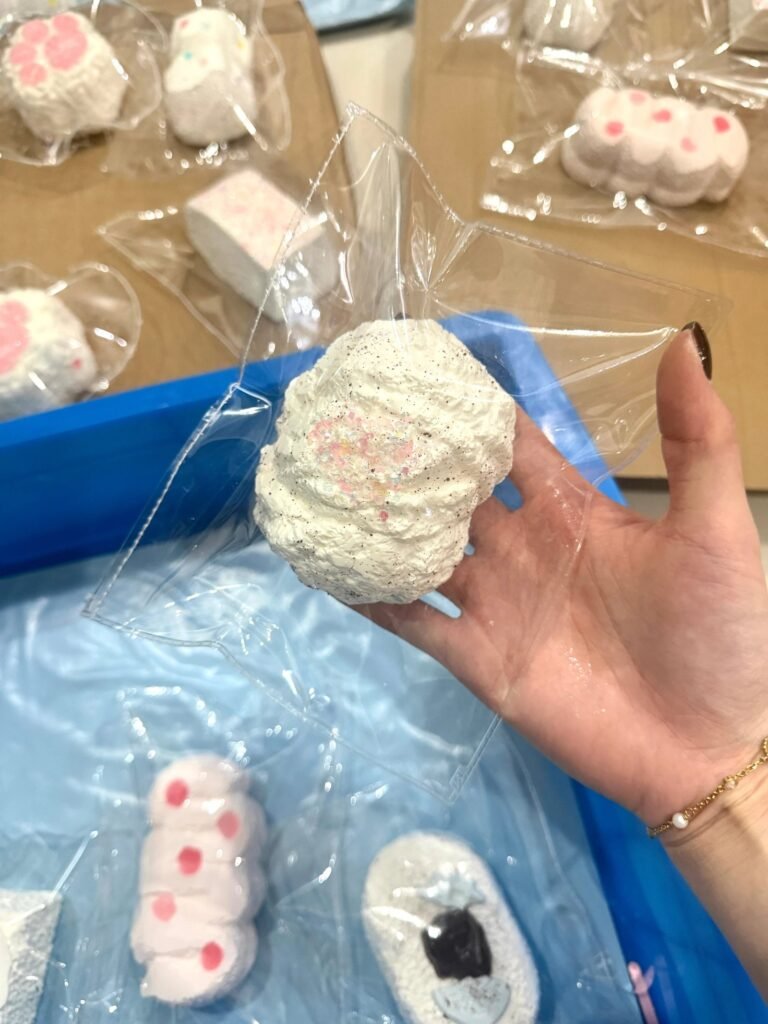 510000 Xiao Hei Yang OVO Floral Crumble Roll (Cotton Glutinous Clay Texture Series) / 小黑羊ovo 碎碎花卷（绵糯泥触感系列）