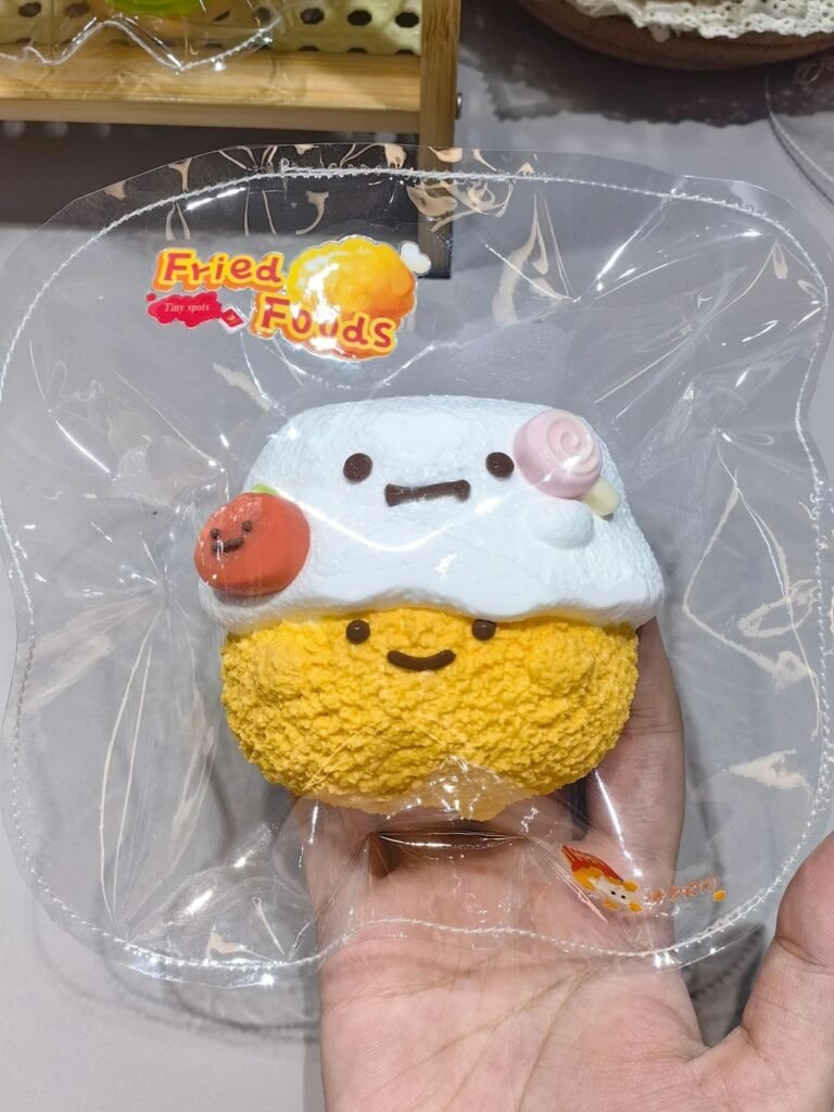 545003 Tiny Stars Squishy Fried Shrimp with Hat (Cotton Cream Texture Series) / 星星点点捏 戴帽炸虾（棉花奶油触感系列）
