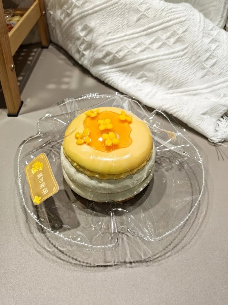 545009 Tiny Stars Squishy Osmanthus Macaron (Soft Dry Cheese Texture Series) / 星星点点捏 桂花马卡龙（软干酪触感系列）