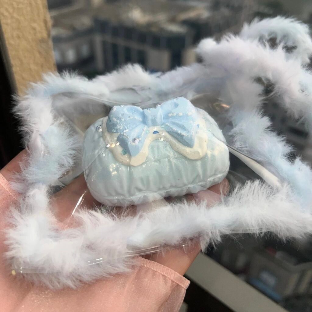 505003 Xiao Nan De Xiao Lanzi Bow Mini Pillow - Blue (Dry Cream - Light Version Texture Series) / 小楠的小篮子 蝴蝶结小抱枕·蓝色(干奶油(小力版)触感系列)