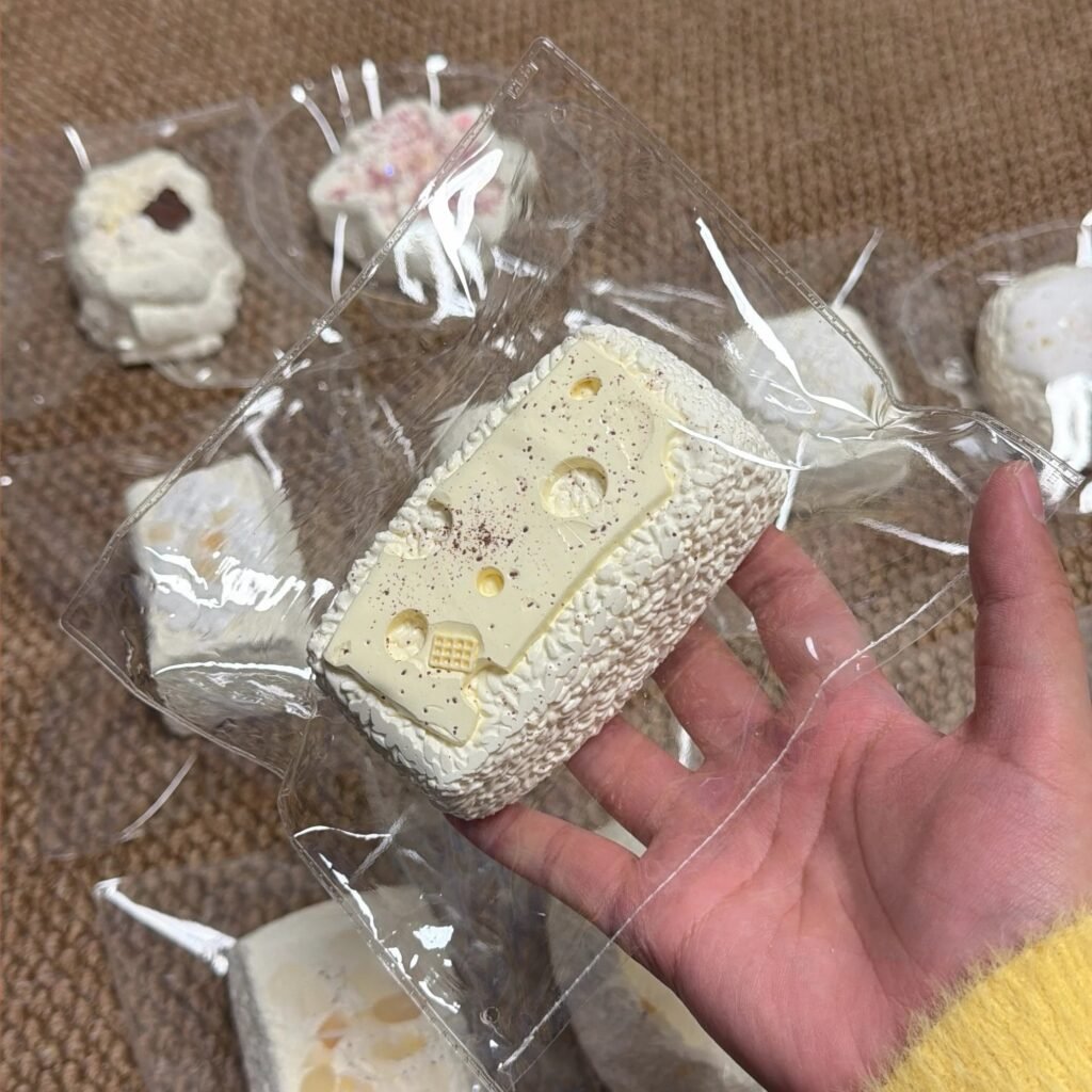 294032 Xiao Xiao Lan Long Rice Ball (Cream Frosting Clay Texture Series) / 小小懒 长饭团（奶霜泥触感系列）