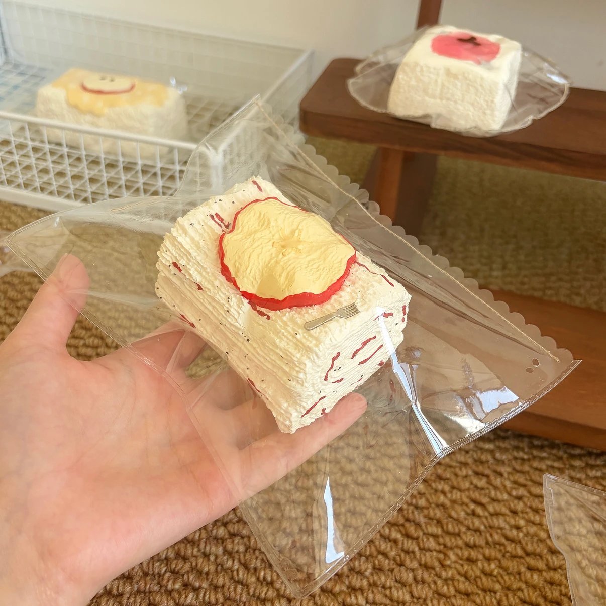 71022 Xiang Xiang Xiang Squishy Apple Cream Stack (Soft Paste Clay Texture Series) / 想想想捏! 苹果奶油叠叠(软膏泥触感系列)