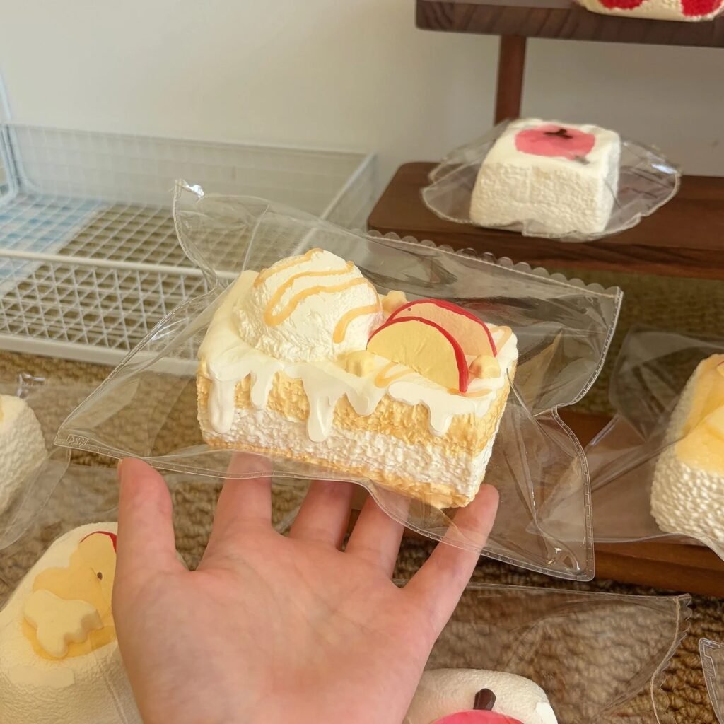 71019 Xiang Xiang Xiang Squishy Apple Ice Cream Toast (Milkshake Clay Texture Series) / 想想想捏！ 苹果冰淇淋吐司（奶昔泥触感系列）