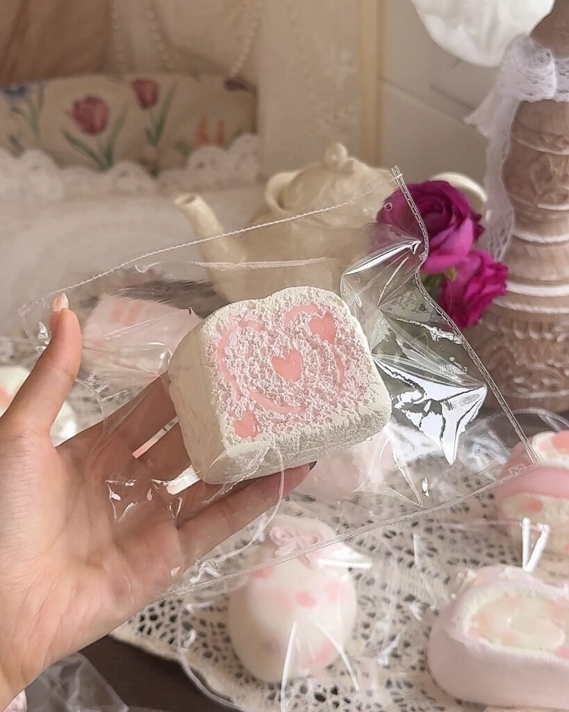 250032 Xiao Yi Diandian Peach Milk Toast (Cream Frosting Clay Texture Series) / 小奕点点 蜜桃牛奶吐司（奶霜泥触感系列）
