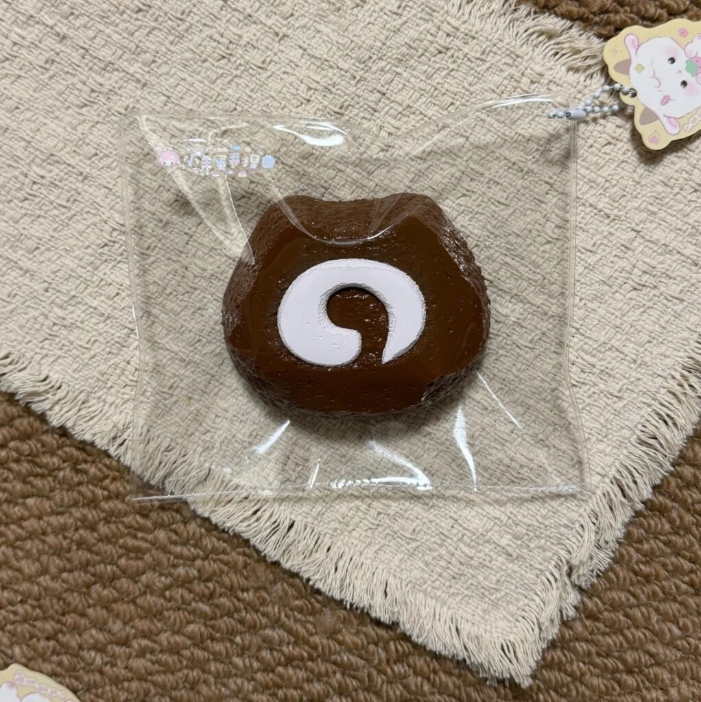 551005 Lamb Egg Roll Squishy Cat Swiss Roll - Cosmetic Defect / 小羊蛋卷捏 猫猫瑞士卷（瑕疵款）