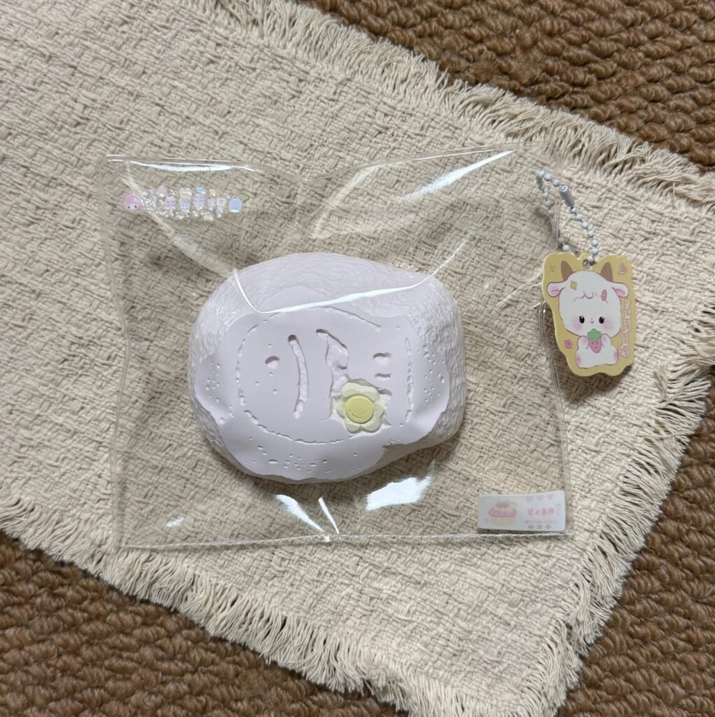 551006 Lamb Egg Roll Squishy Fried Egg Taiyaki - Cosmetic Defect / 小羊蛋卷捏 煎蛋鲷鱼烧（瑕疵款）