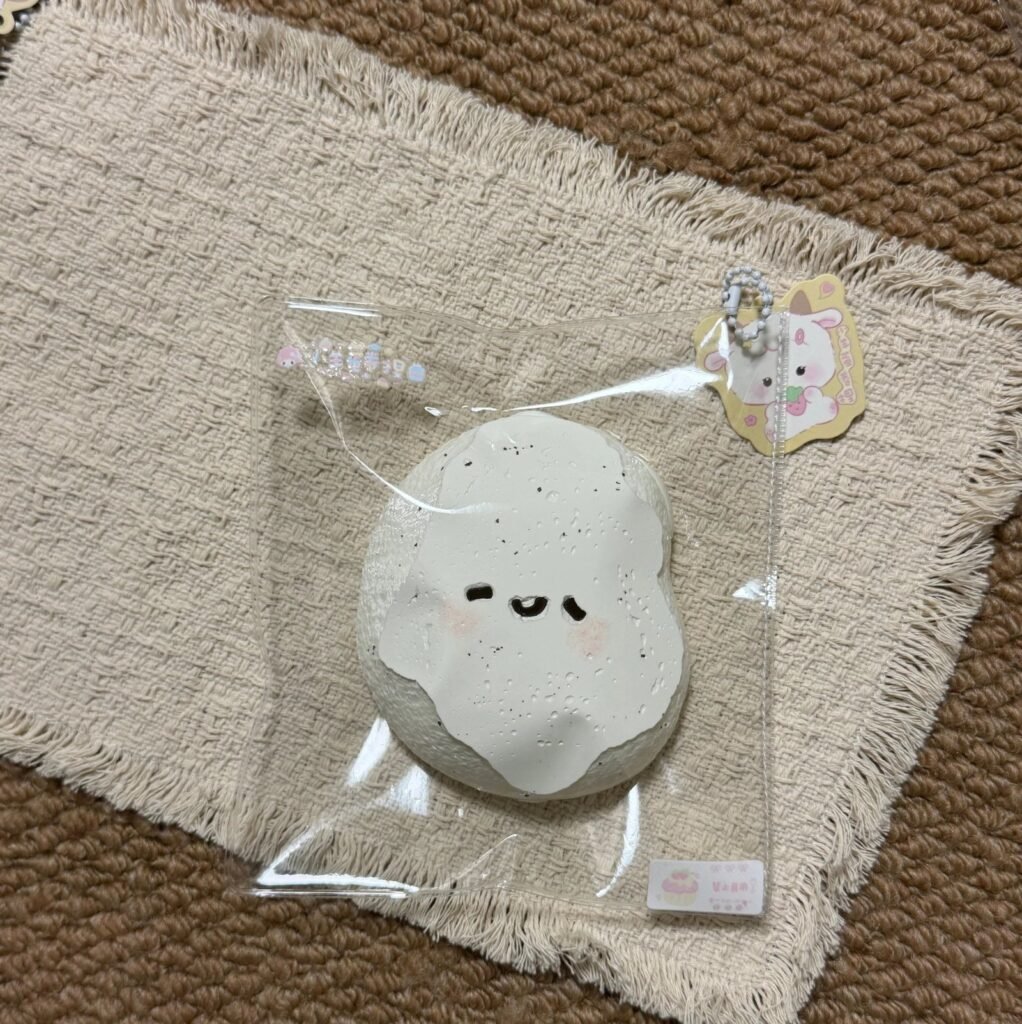 551007 Lamb Egg Roll Squishy Fava Bean - Cosmetic Defect / 小羊蛋卷捏 蚕豆(瑕疵款)
