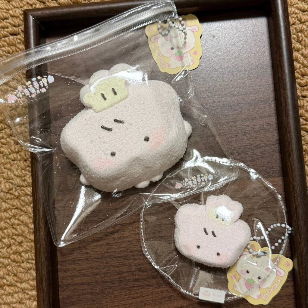 551022 Lamb Egg Roll Squishy Flocked Dazed Bread / 小羊蛋卷捏 裹绒呆呆面包