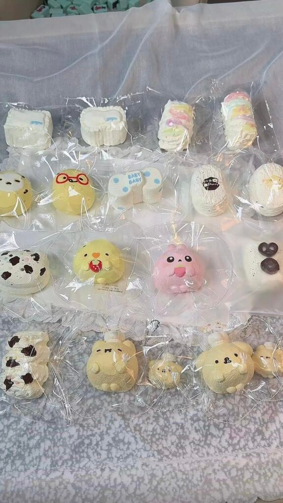 57012 YaaPuu Custard Animal Mooncake Blind Box (Soft Yogurt Clay Texture Series) / YaaPuu 原味奶黄月饼盲盒(偏软酸奶泥触感系列)