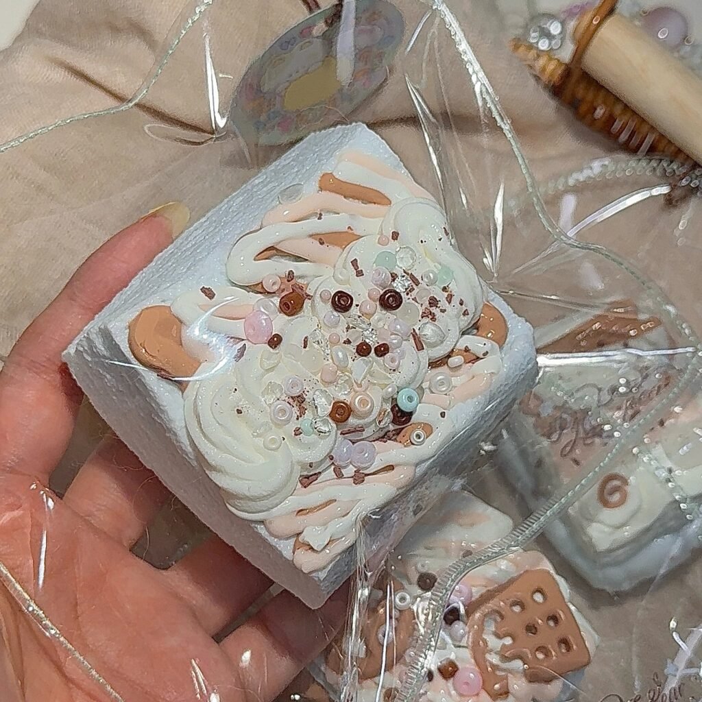 443003 Yali Squishy Ice Blue Coconut Chocolate Square Toast Cake (Sticky Clay Texture Series) / 鸭梨的捏 冰蓝椰巧 方吐司蛋糕(黏糊泥触感系列)