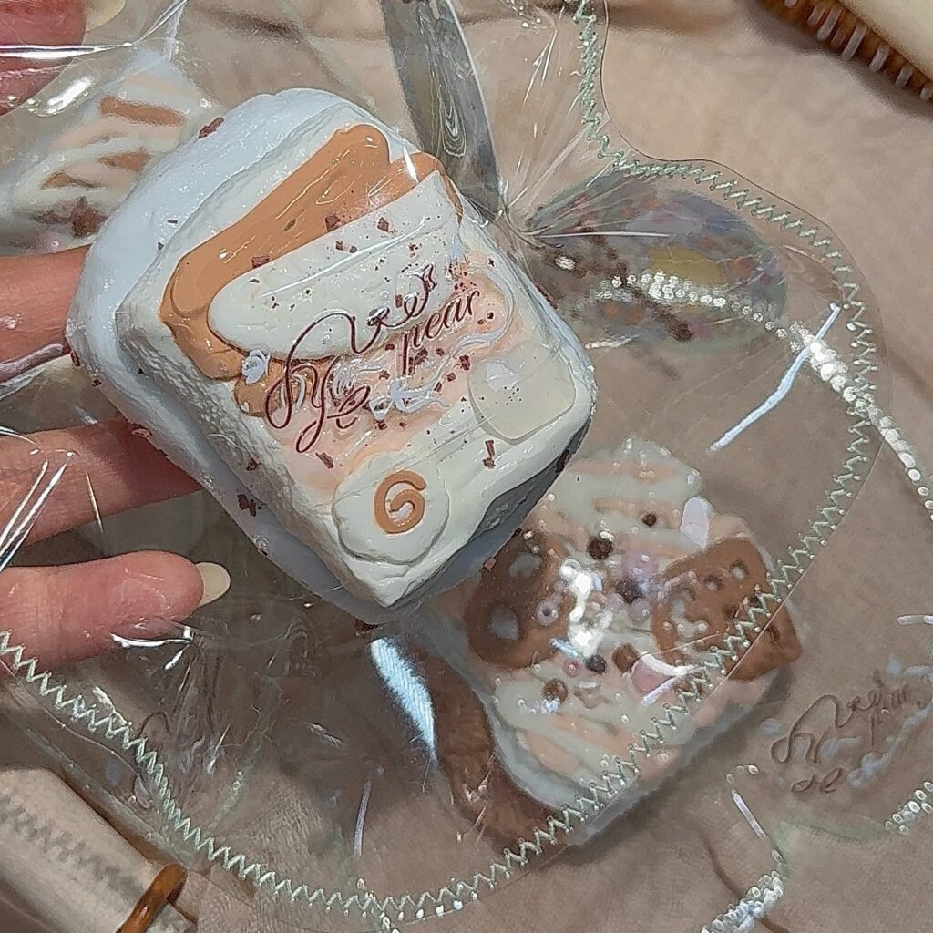 443004 Yali Squishy Ice Blue Coconut Chocolate Mini Marshmallow Cookie (Sticky Clay Texture Series) / 鸭梨的捏 冰蓝椰巧 微缩棉花糖饼干(黏糊泥触感系列)