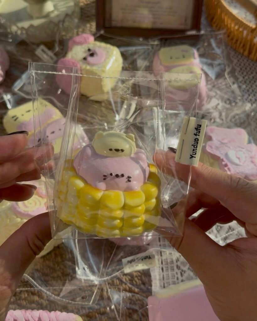 462000 Yunduo Fufu Strawberry Cheese Corn Cat / 云朵fufu捏 草莓芝士玉米猫