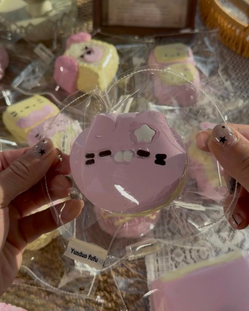 462004 Yunduo Fufu Strawberry Cat Cookie / 云朵fufu捏 草莓猫猫饼干