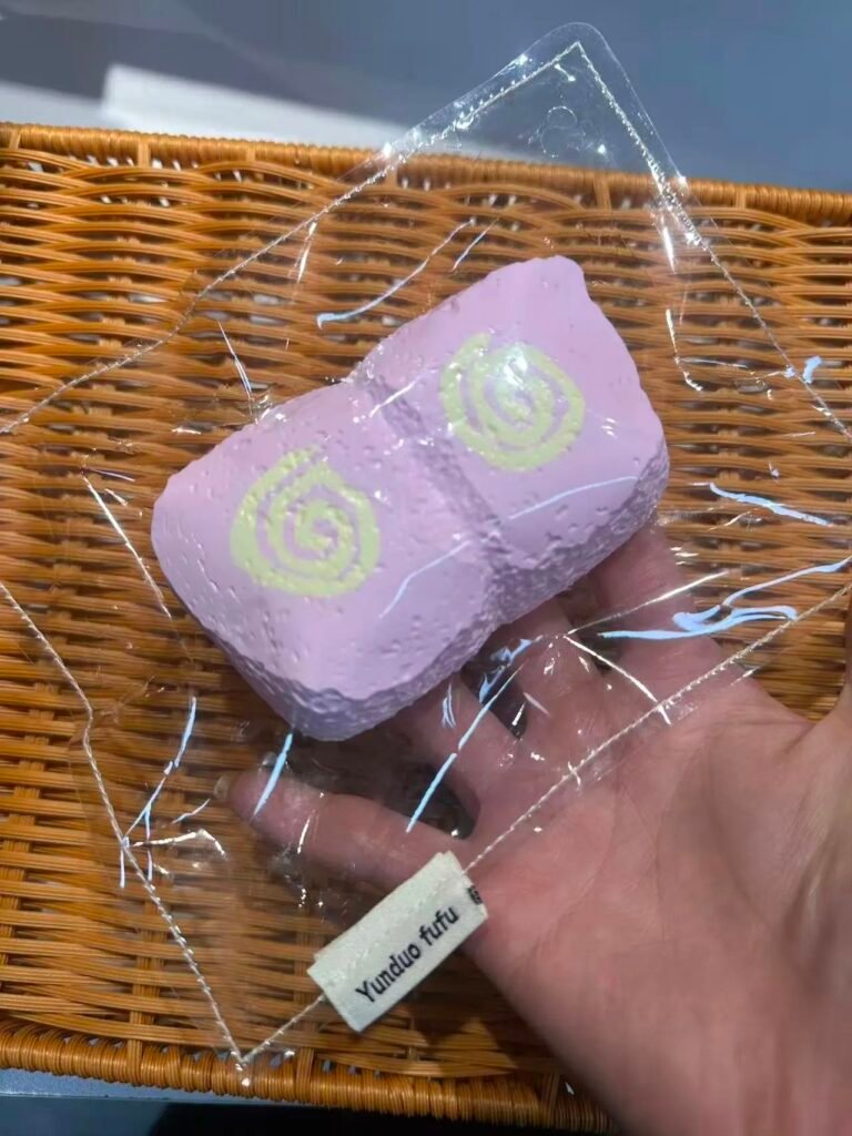 462007 Yunduo Fufu Strawberry Bread Duo / 云朵fufu捏 草莓二连面包