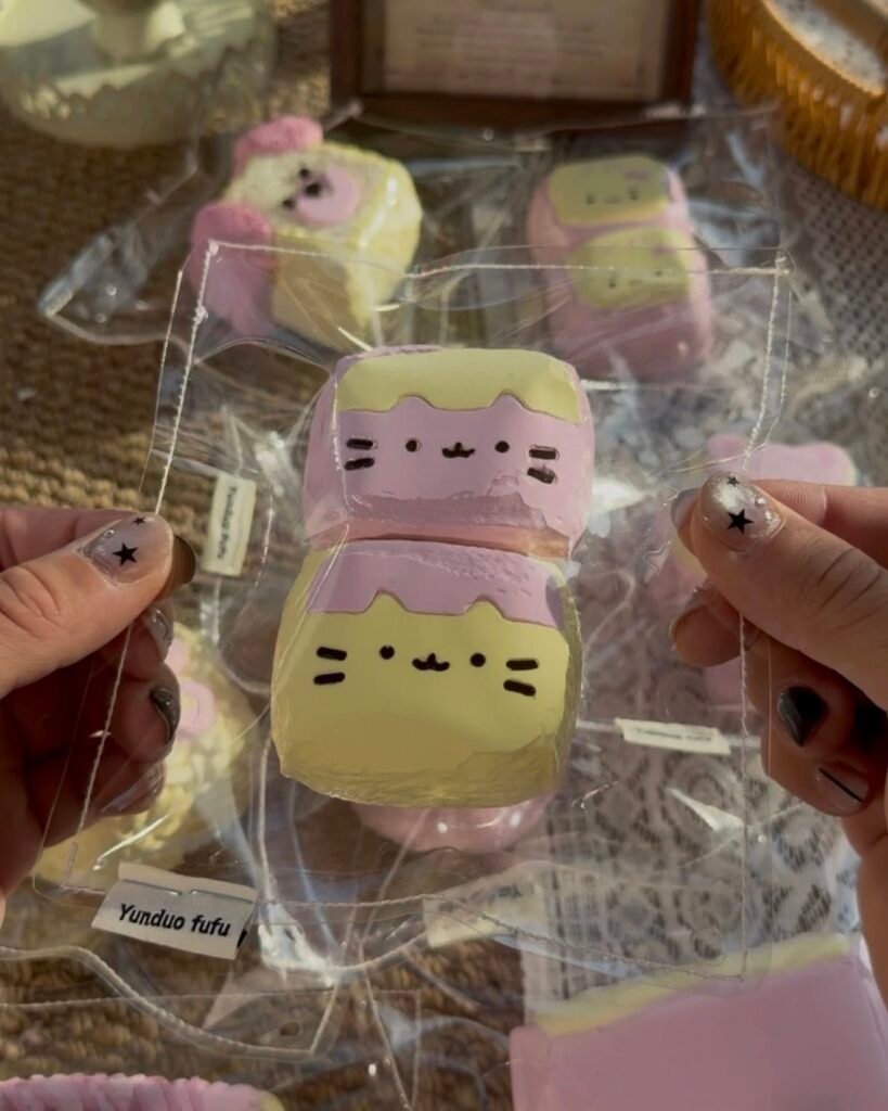 462014 Yunduo Fufu Strawberry Cat Cookie Duo / 云朵fufu捏 二连草莓猫猫饼干