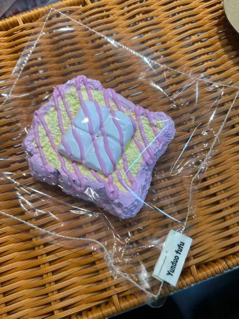 462016 Yunduo Fufu Strawberry Cheese Marshmallow Toast / 云朵fufu捏 草莓芝士棉花糖吐司