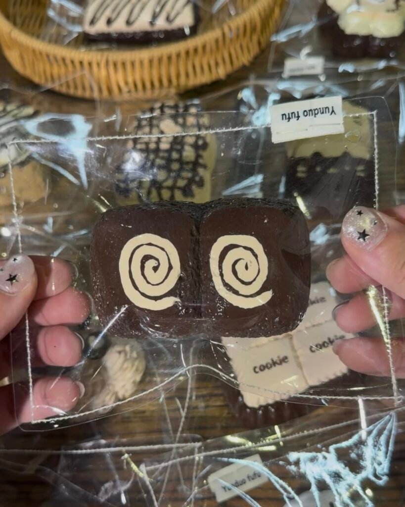 462026 Yunduo Fufu Chocolate Bread Duo / 云朵fufu捏 巧克力二连面包