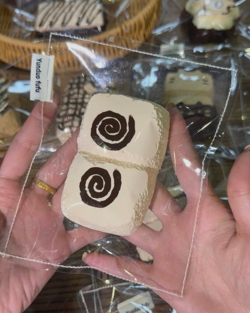 462027 Yunduo Fufu Milk Tea Bread Duo / 云朵fufu捏 奶茶二连面包