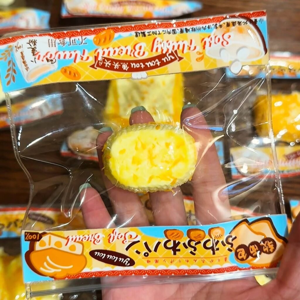 477006 Yutoutou Squishy Toasted Cheesecake / 鱼头头捏捏 焦香芝士蛋糕