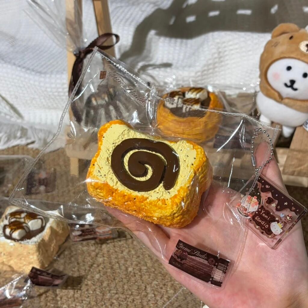 186041 Yumi Nian Nian Bear Swirl Toast (Light Cream Texture Series) / Yumi捏捏 小熊卷卷心吐司(轻奶油触感系列)