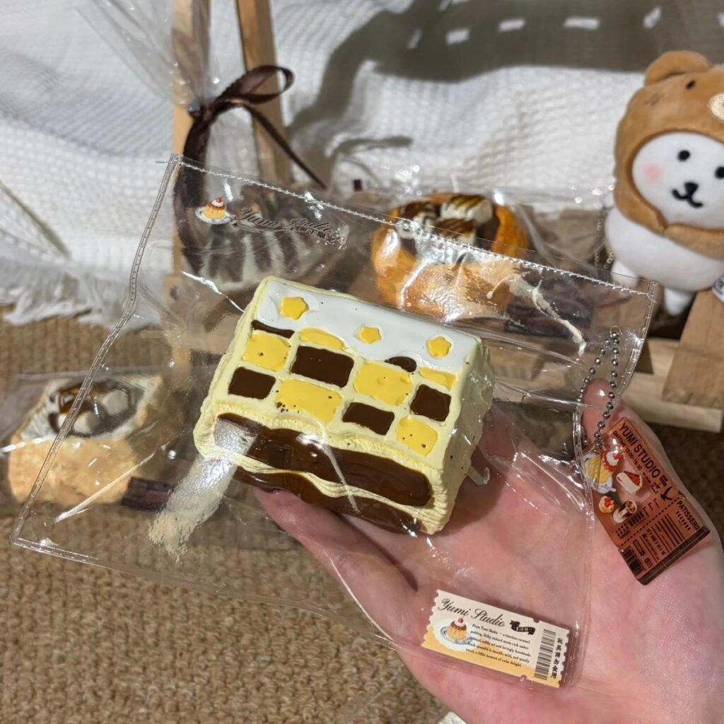 186044 Yumi Nian Nian Lava Checkerboard Cake (Light Cream Texture Series) / Yumi捏捏 流心棋盘格蛋糕（轻奶油触感系列）