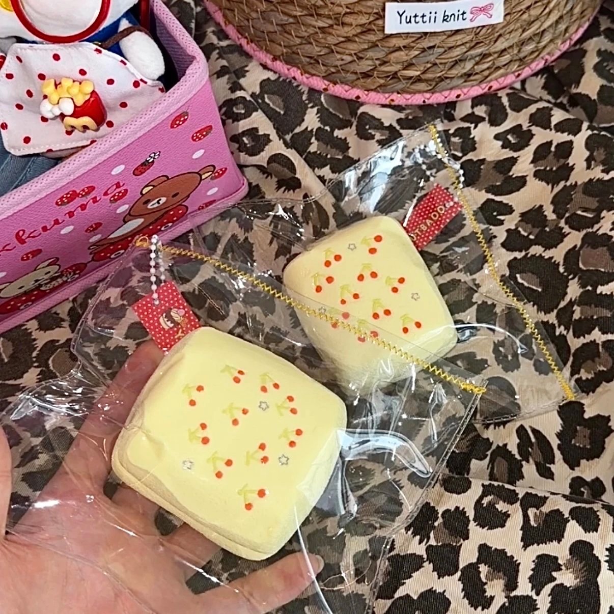 127062 YUTBAOO Double-Layer Cherry Marshmallow (Thick Milk Texture Series) / YUTBAOO 双层樱桃棉花糖(厚奶触感系列)