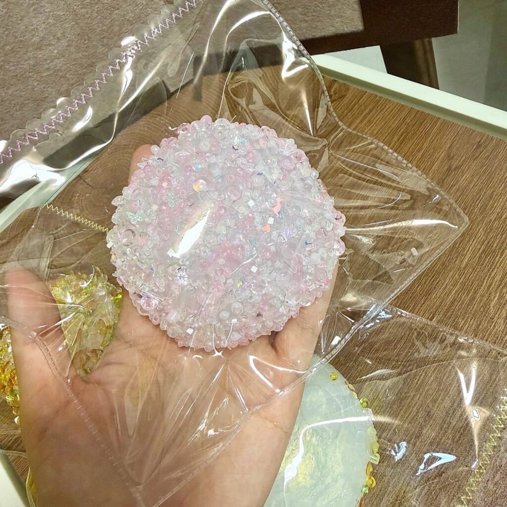 559007 Yuyu Squishy Pink White Iridescent Fully Beaded Daifuku (Maltose Texture Series) / 钰钰的捏 粉白炫彩全裹大福（麦芽糖触感系列）